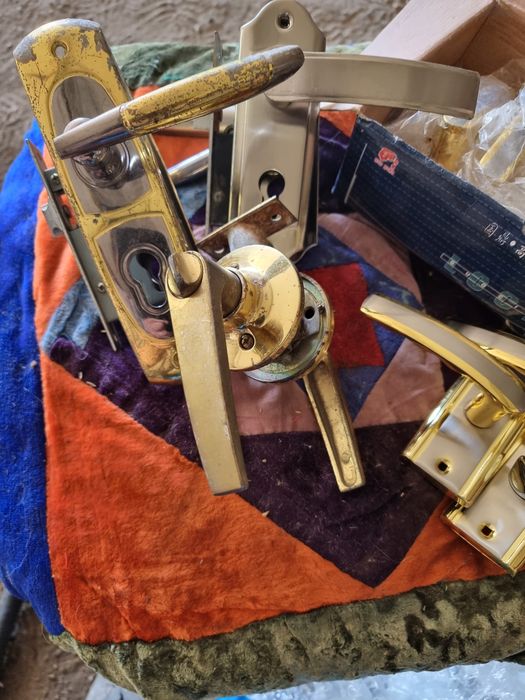 Продам замки,ручки дверные