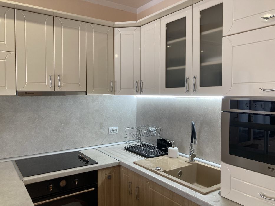 Дава се под наем Четиристаен апартамент в София, Център - 90 кв.м за 790 € - Снимка #1