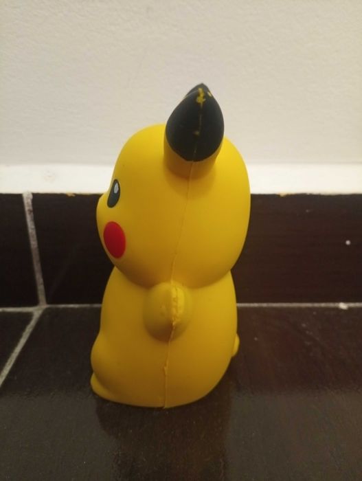 Squishi Pikachu galben