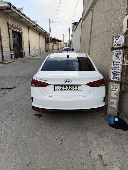 Продаю машину очень хорошая hyundai accent 2020 год пробег 59.000