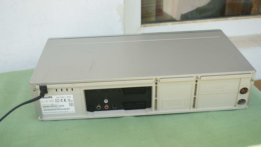 Video recorder VHS combo cu DVD player incorporat PHILIPS DVP-620VR