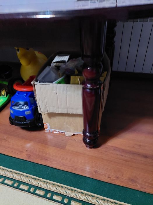 Продаётся  стол.