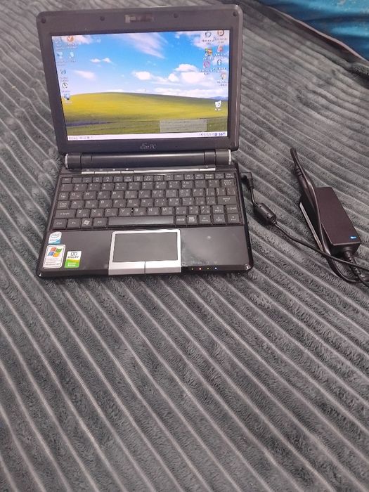 Продавам лаптоп доста е запазен и работи перфектно