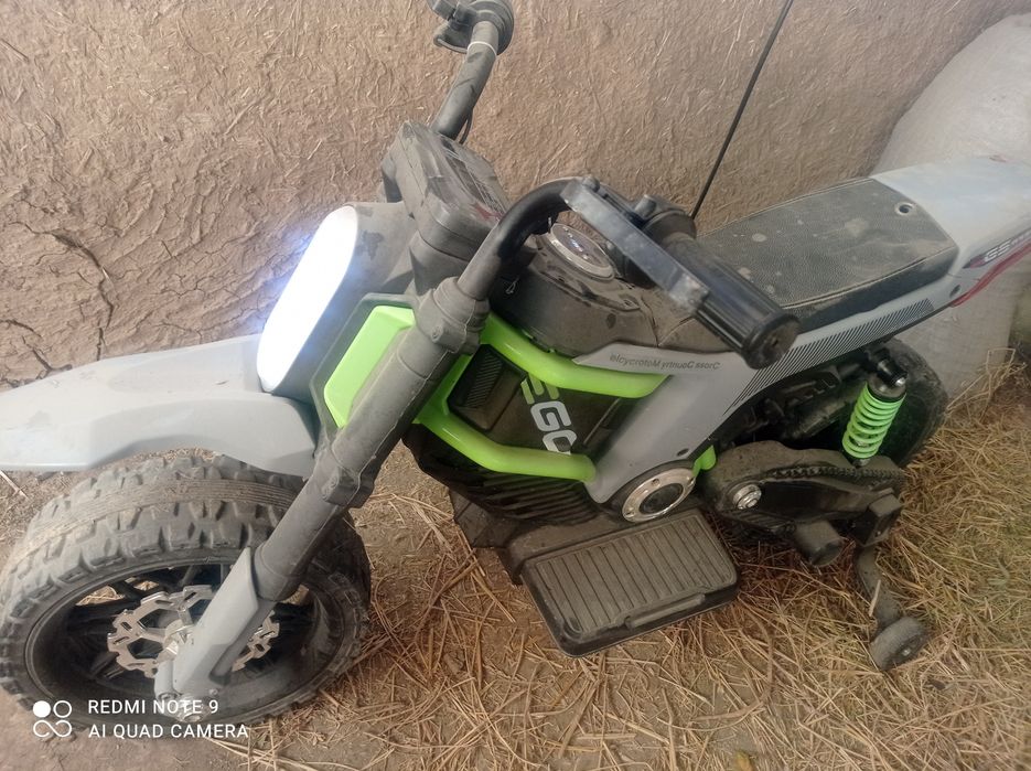 Дитиски мотосекл сотилади.