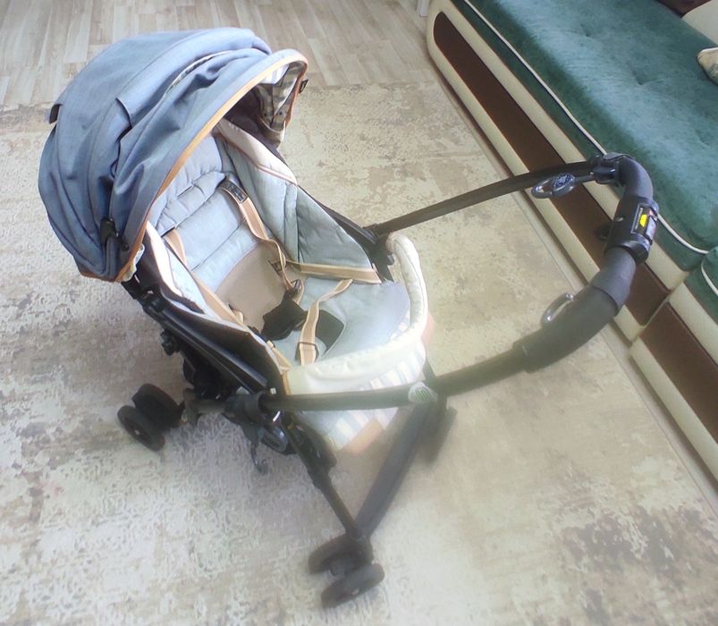 Коляска для детей до трёх лет