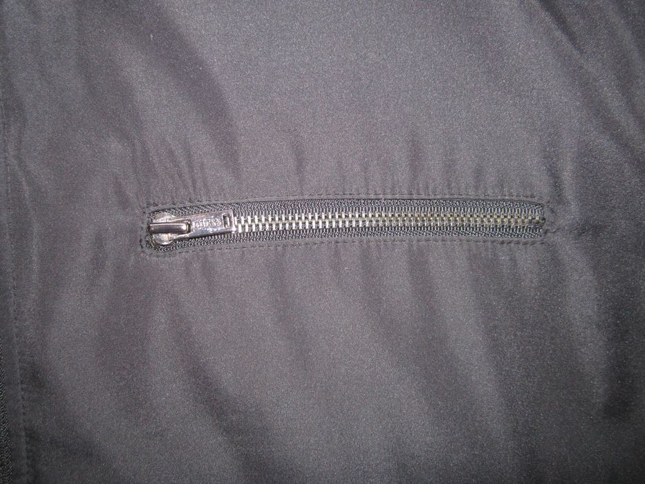 НОВО 100 % оригинално черно мъжко яке GUESS размер L / XL от САЩ