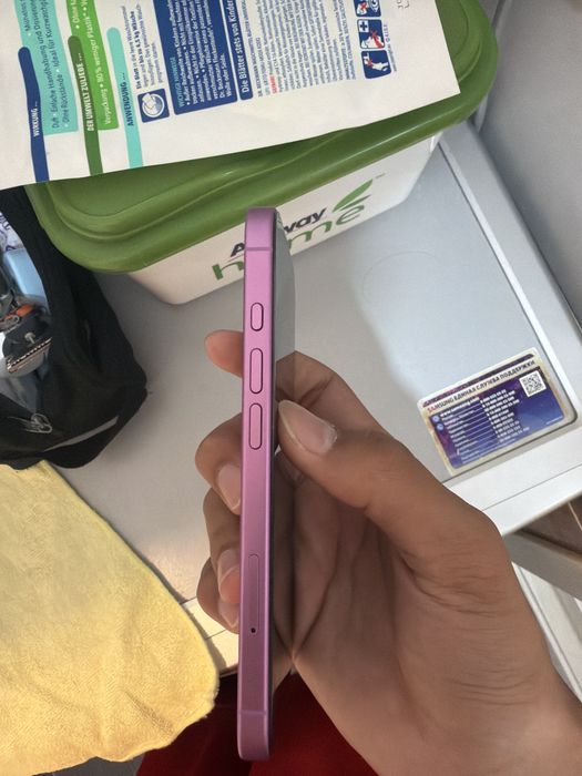 iPhone 16 розового цвета 128 гб. Чехол в подарок