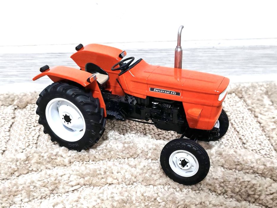 Machete tractoare UTB 445 scara 1:18
