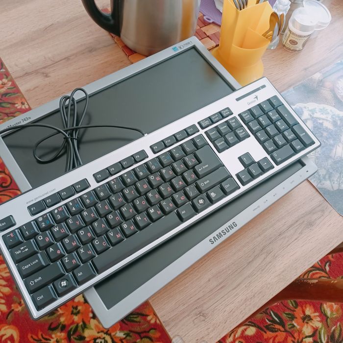 Продам клавиатуру