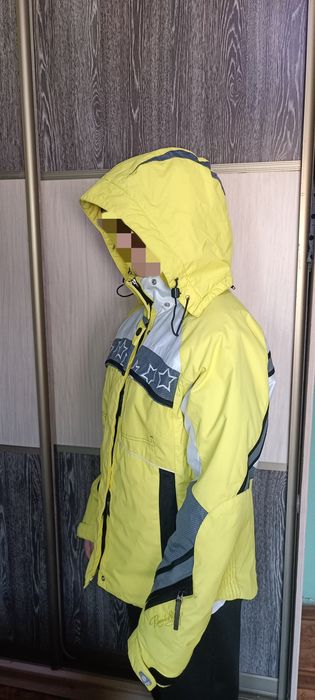 Продам куртки 2 шт не дорого