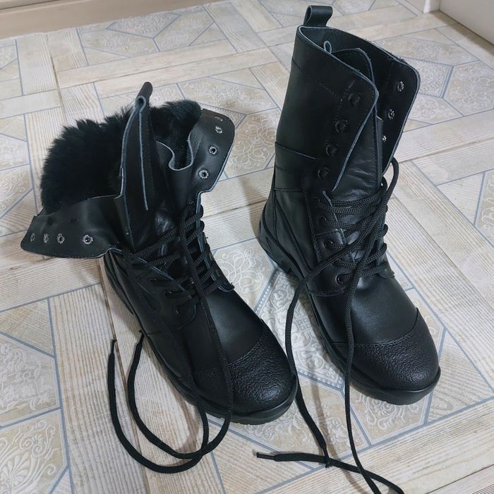 Берцы зимние чёрного цвета