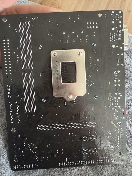 Комплект Gigabyte H110M + intel i5 7400 + Охладител+ Рам памет 8gb
