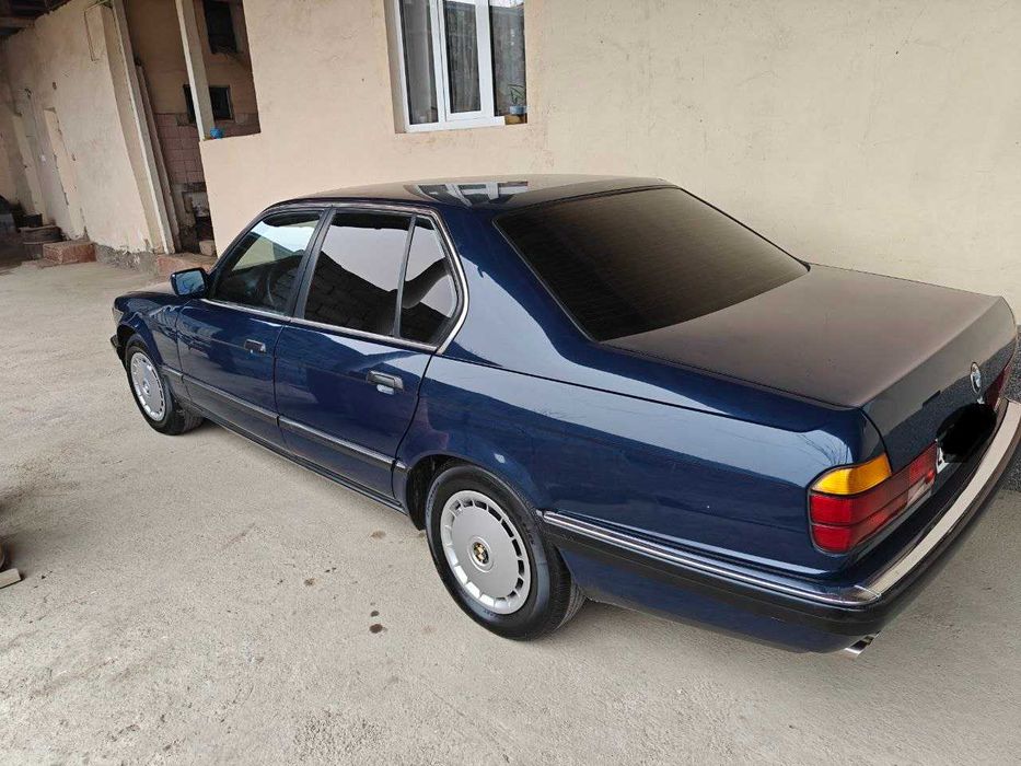 B M W      E 32  kuzov