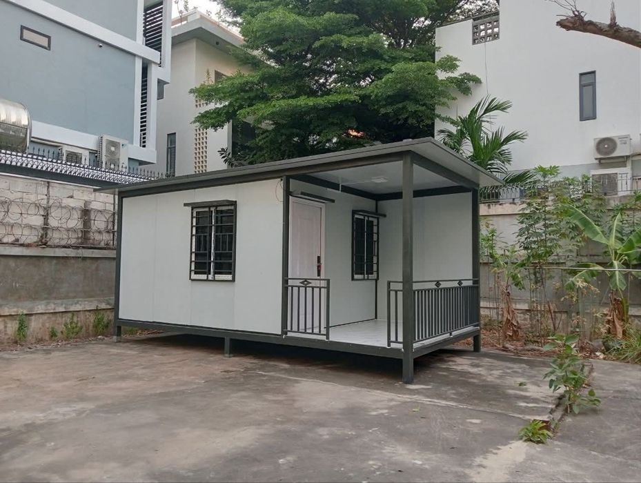 Vindem case din structura metalica