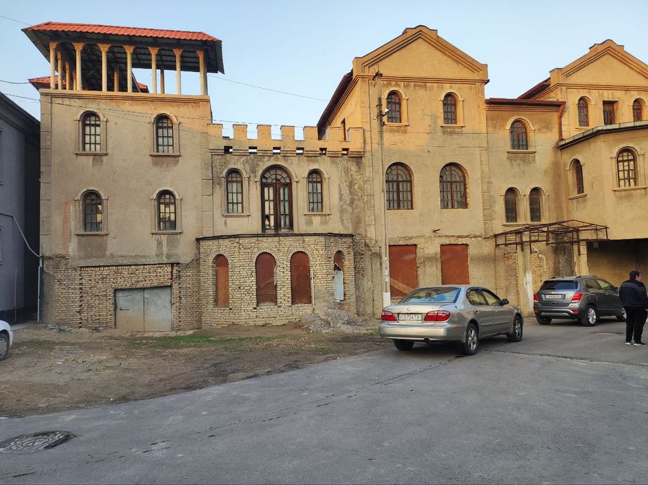 Коммерческое предложение ! Домбрабад  Вилла 10 соток  4 эт.  30 комнат