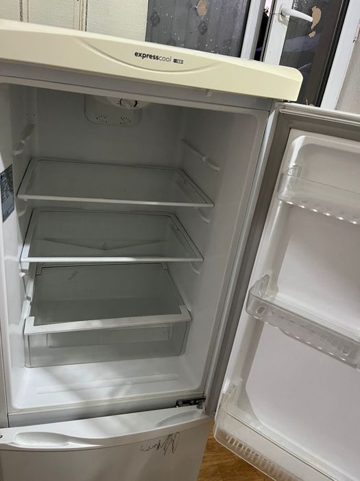 Продам холодильник