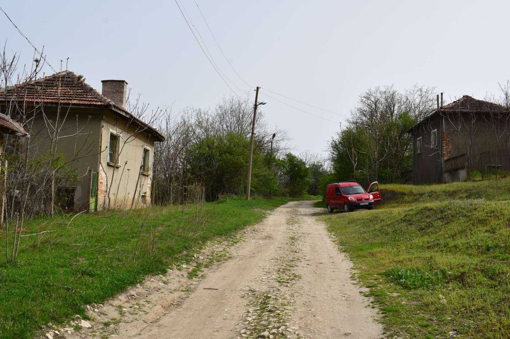 къща за ремонт, ток и вода