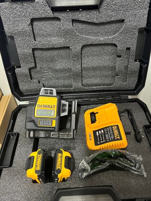 Nivela Laser Dewalt 2 Acumulatori 12V si 2Ah linii verzi unghi 360°