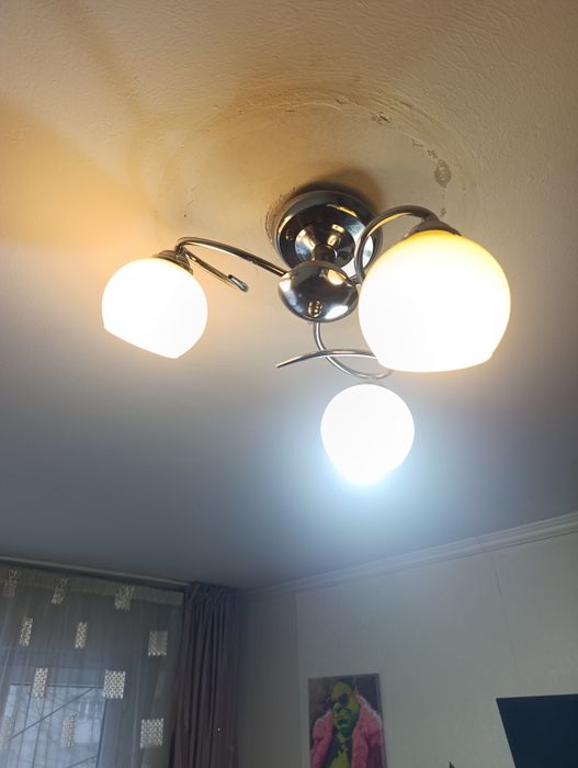 Люстра с 3 плафонами