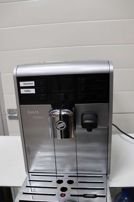 Кафеавтомат Saeco Moltio HD8777,  кафемашина 1850W, Керамични мелнички, 15 бара, Черен/Сребрист
