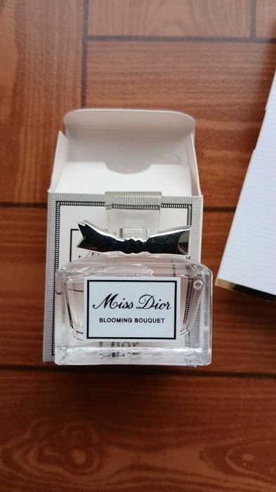 Miniparfum Dior Miss Dior Blooming Bouquet EdT 5 ml + cadou