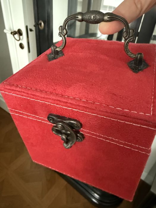 Шкатулка для ювелирных украшений