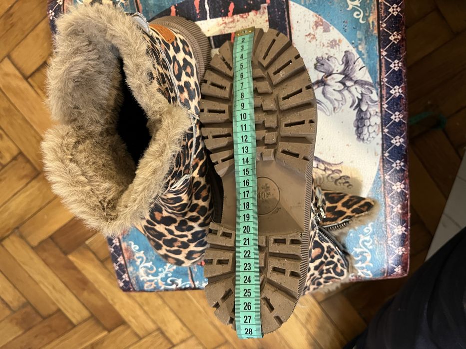 Ghete dama imblanite cu fermoar marime 39 in stare foarte buna