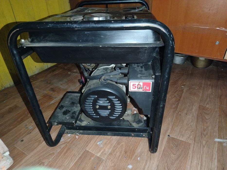 Продам генератор дизельный.