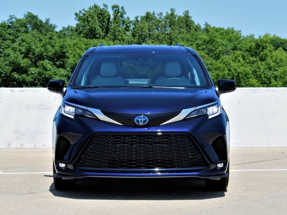 O'zbekiston bo'ylab Miniven xizmati Aeroport/Vokzal dab kutib olish