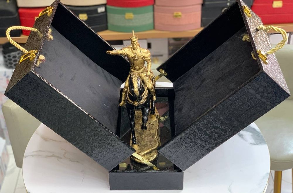 Стаэтуетка Амир Тимур  из бронза  лотона  СЕРЬЁЗНО падрок Боссы