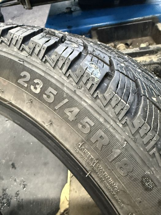 Зимня резина 235/45/18