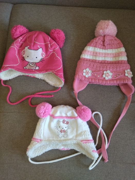 Продам     шапочки .