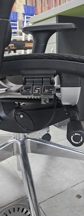 Eргономичен oфис стол