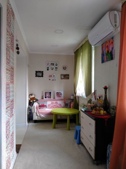 Продам чиланзар 5.  Трёх комнатная.  Балкон 2*6