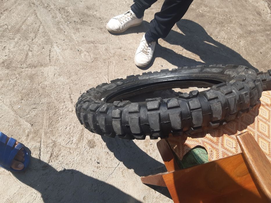 Vând două cauciucuri de față și unul pe spate de Enduro îs noi