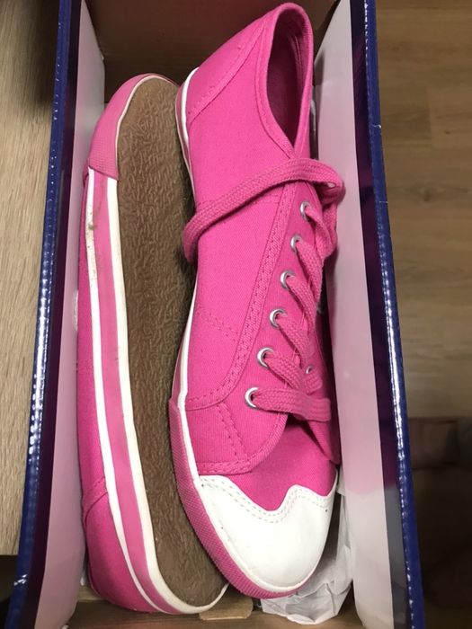 Продам кеды НОВЫЕ