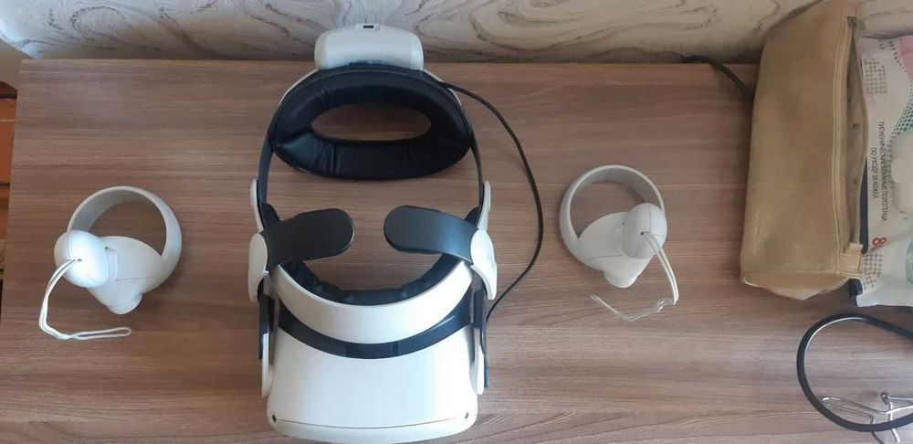 Meta Quest 2 128GB + крепление с АКБ (Срочно)