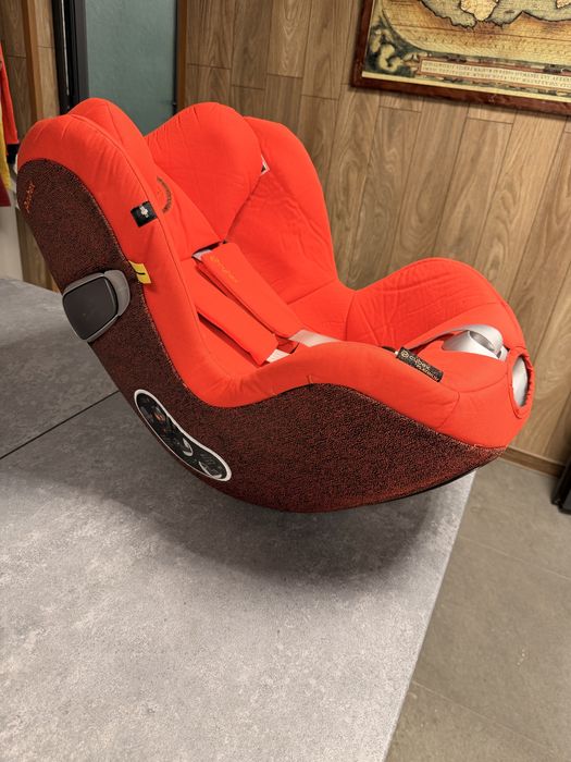Столче за кола Cybex Sirona Z-isize + база