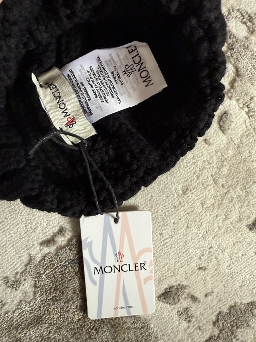 Vand Fes/Căciula Moncler premium cu ciucure din blana naturala