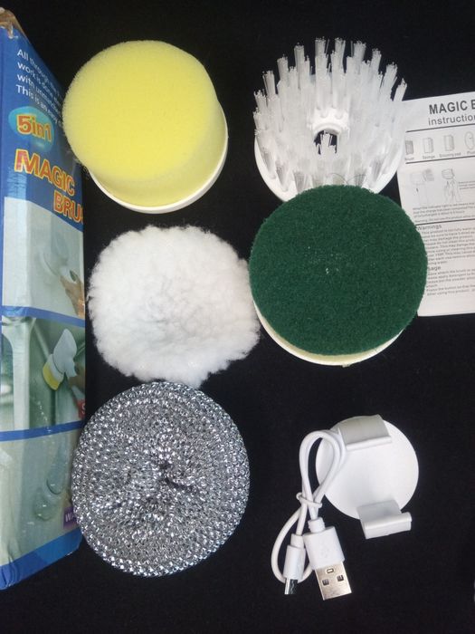 Уред за почистване с пет приставки