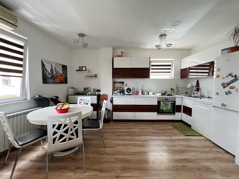 Дава се под наем Двустаен апартамент в София, Банишора - 65 кв.м за 586.5 € - Снимка #2