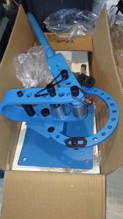 Aparat îndoit tije metal, platbanda, fier beton