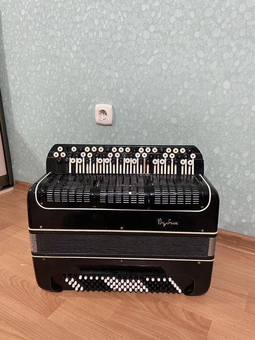 Рубин баян сатылады