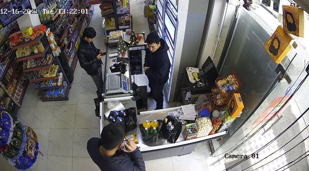 7сотих уй ва 3та ишлаб турган магазин сотилади