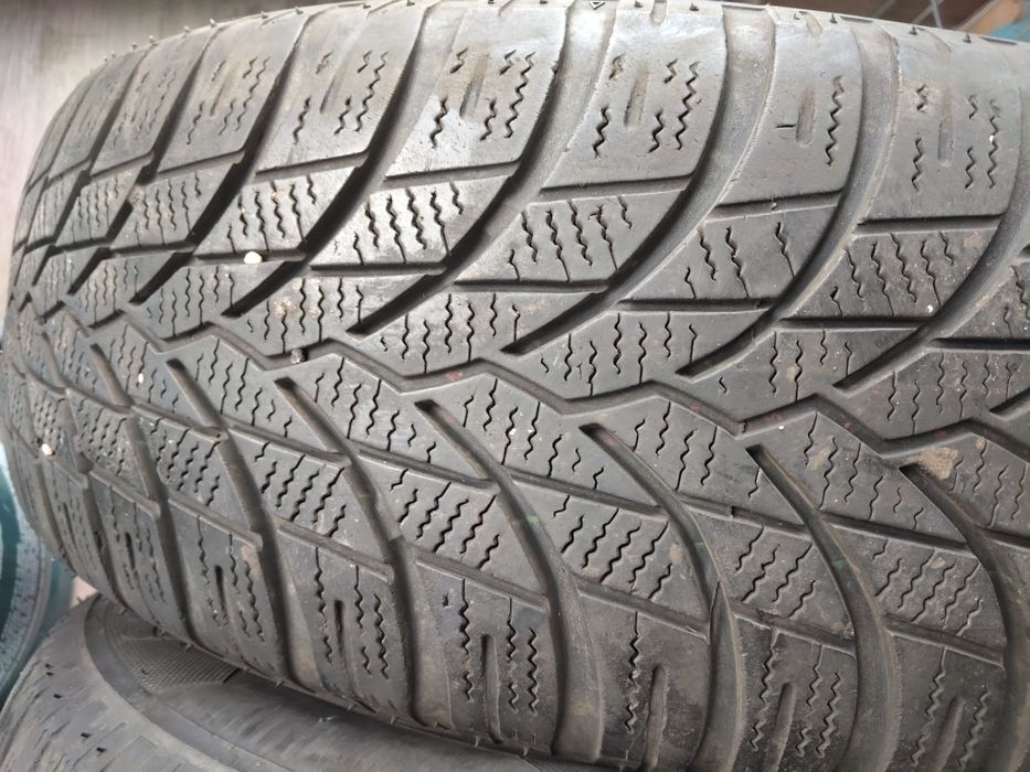 Два броя зимни гуми Lassa 195/65/15