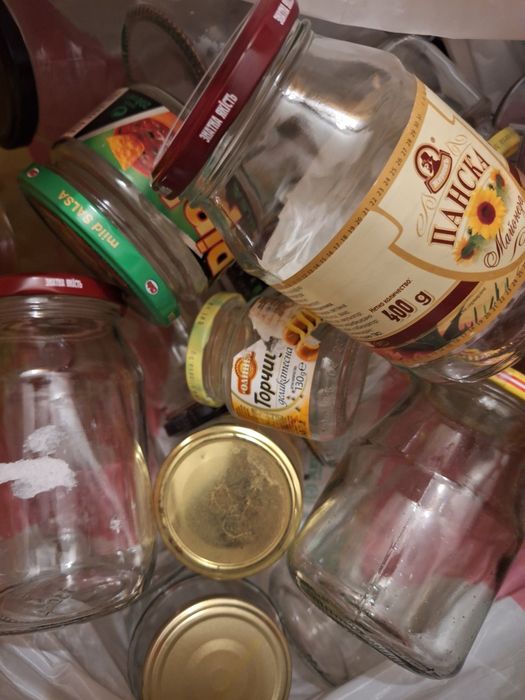 Буркани и шишета различни видове