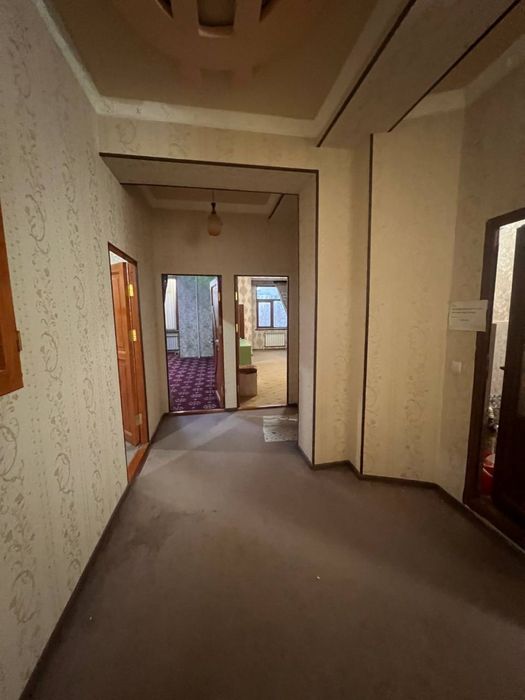 Vagzal Karavan domida 2x 77kvt kvartira sotiladi