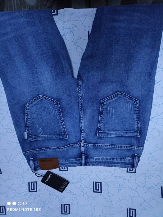 Продам новые джинсы 52