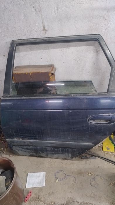 Продам дверь Тойота авенсис т22 задняя левая