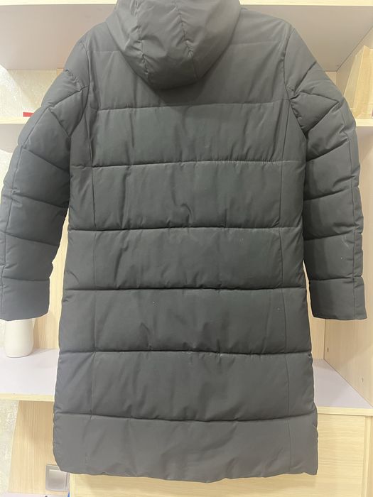 Продается новое черное молодежное,мужское пальто,зимнее дутое пальто